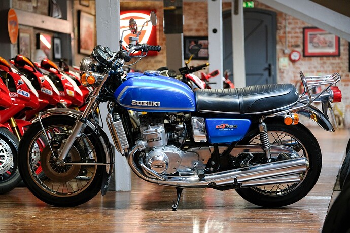 suzuki-gt750-petrol-608c27c7d996