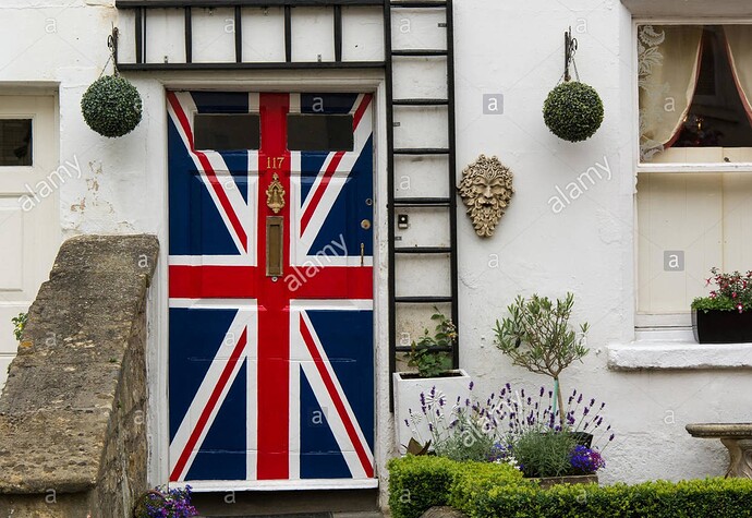door-painted-with-union-jack-flag-front-door-of-house-painted-in-red-GDGJWR_1
