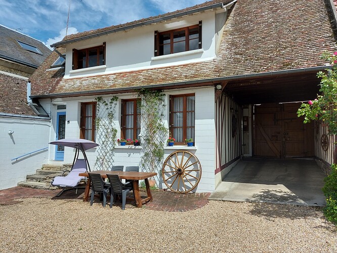 8.Gite-Chez-Robins-Maison-Facade