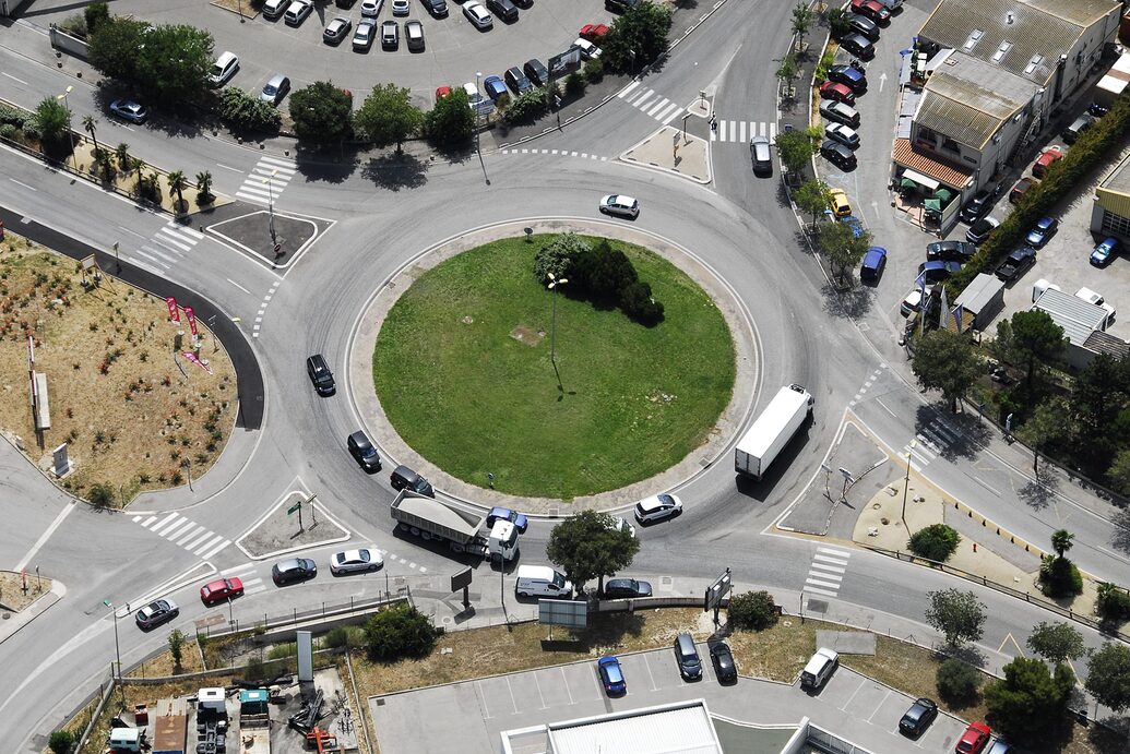 Different Roundabouts in France Cars / Motoring / Insurance Survive