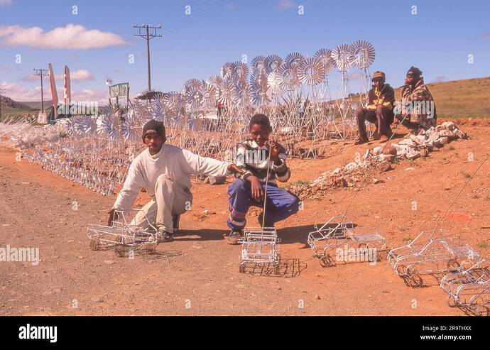 wire-sculptures-on-sale-alongside-the-n10-national-road-just-outside-cradock-now-called-nxuba-in-the-eastern-cape-of-south-africa-2R9THXX