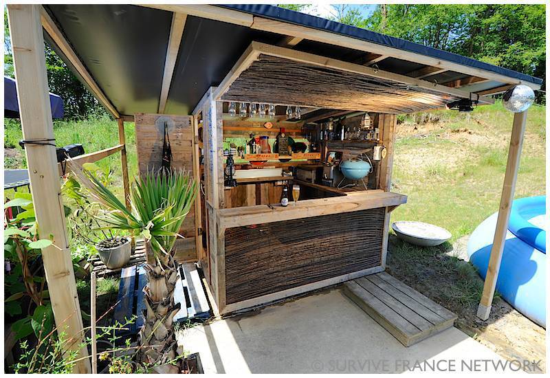 Beach Bar From Discarded Pallets 