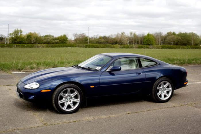 p5.jaguar-xk8-petrol-sports